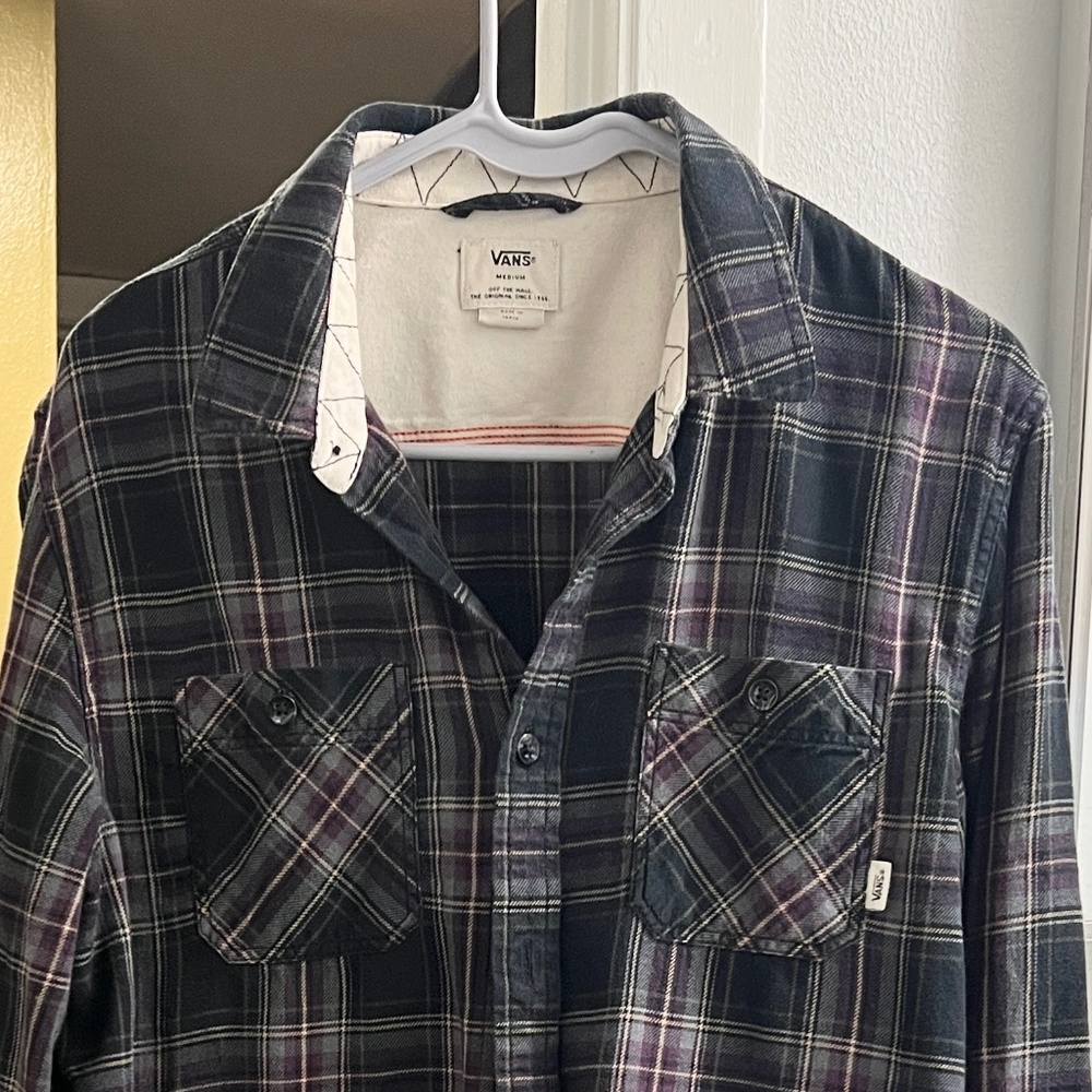 VANS “ Off the Wall “ shirt  📚‼️"